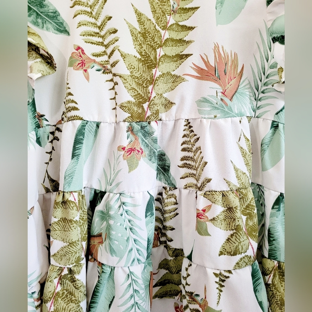 Shein Ladies Short Sleeve Blouse Flirty Cream Green Tropical Print Tiered Full B - Picture 2 of 4